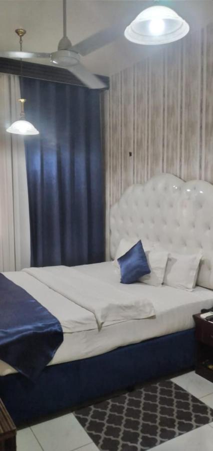 Golden Star Hotel ドバイ エクステリア 写真